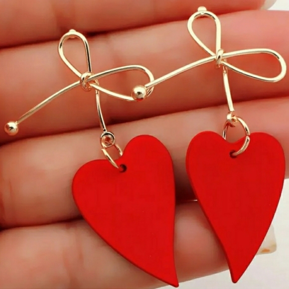 Jewelry - 😍 Dangly Heart Earrings
